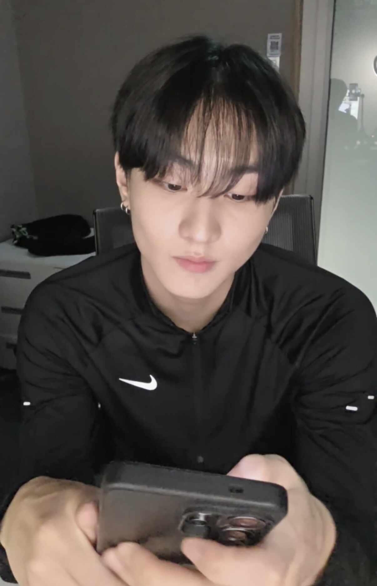 姐姐 你手机里这个一直叫你宝宝的人是谁啊？
	
梁祯元 jungwon