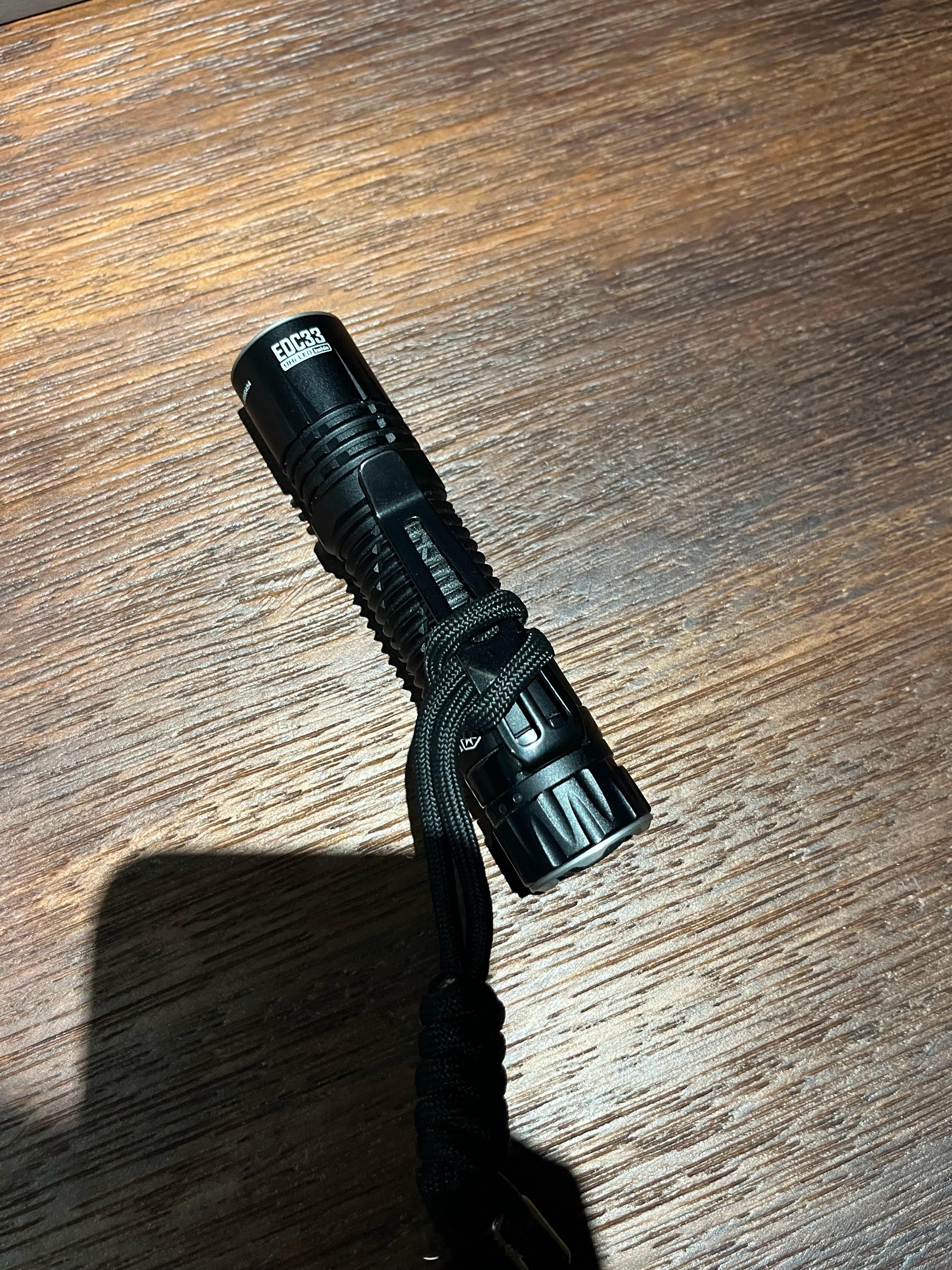 跑了半小时山西的国道感觉眼睛要瞎了，什么时候能管管那些瞎瘠薄改灯的沙雕卡车，不给