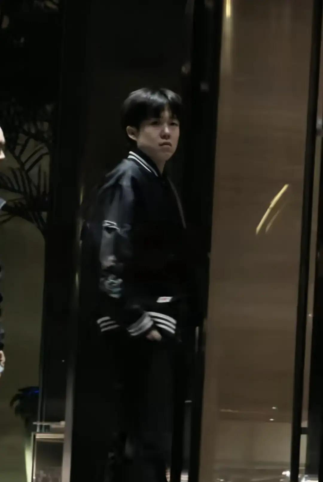 魏桥车队的“大头”，是一台被精密调试过的“心理武器”。
对手感觉他的车轮要碾过来