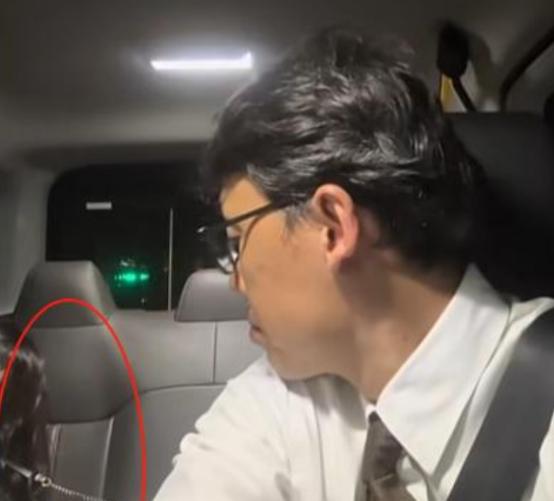 中国大叔日本开出租，深夜美女乘客睡着叫不醒，看评论才懂多可怕

 
深夜的东京街