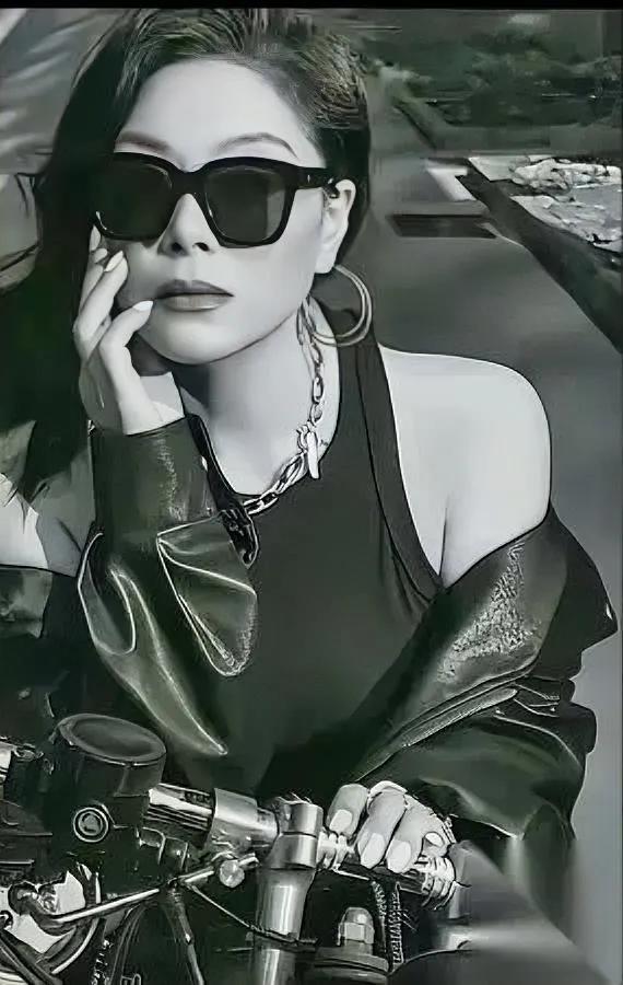 张雪上热搜

热度盖新车

谁能想到，这波爆火背后藏着一个被忽略了16年的狠人。