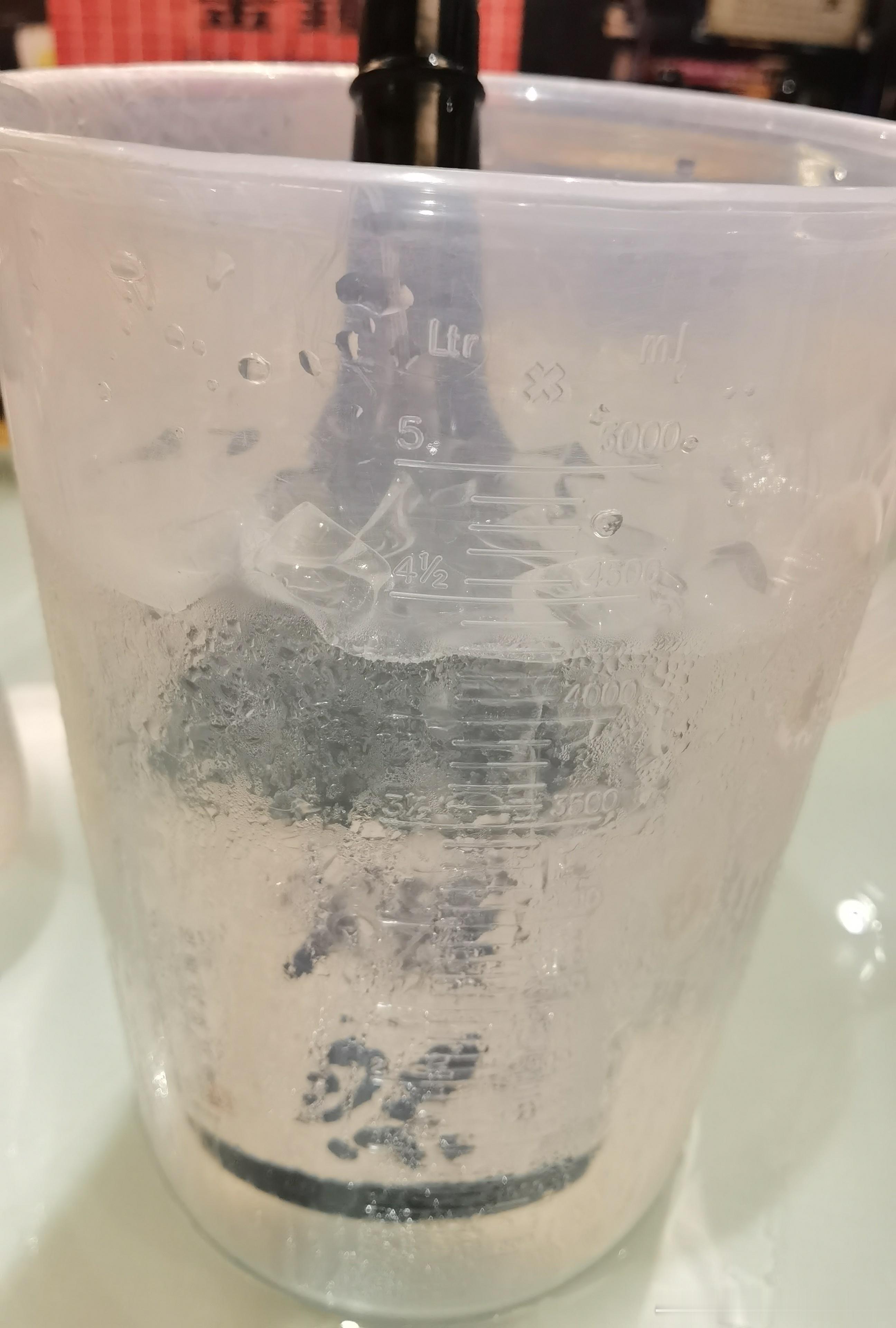 今天的菜不错，但更喜欢的是这个冰桶，看着很亲切，有实验室的味道[嘻嘻] ​​​