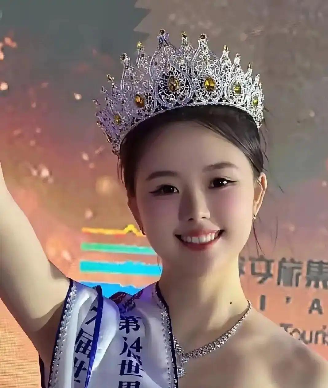 谁也想不到！一个学土木工程的19岁女大学生，陪朋友去参赛选美，结果一路杀成了世界