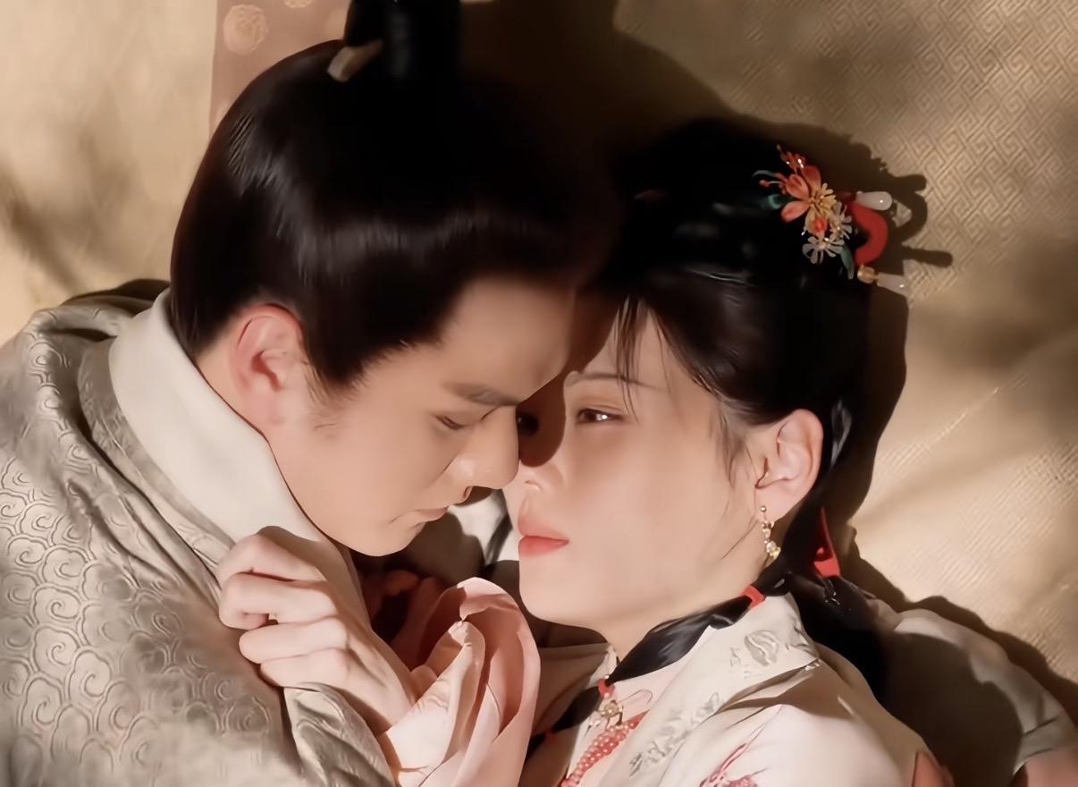 杜正与林二小姐私会，杜翠雀引林三小姐去观看，临门一脚的时候，林三小姐让丫鬟学狗叫