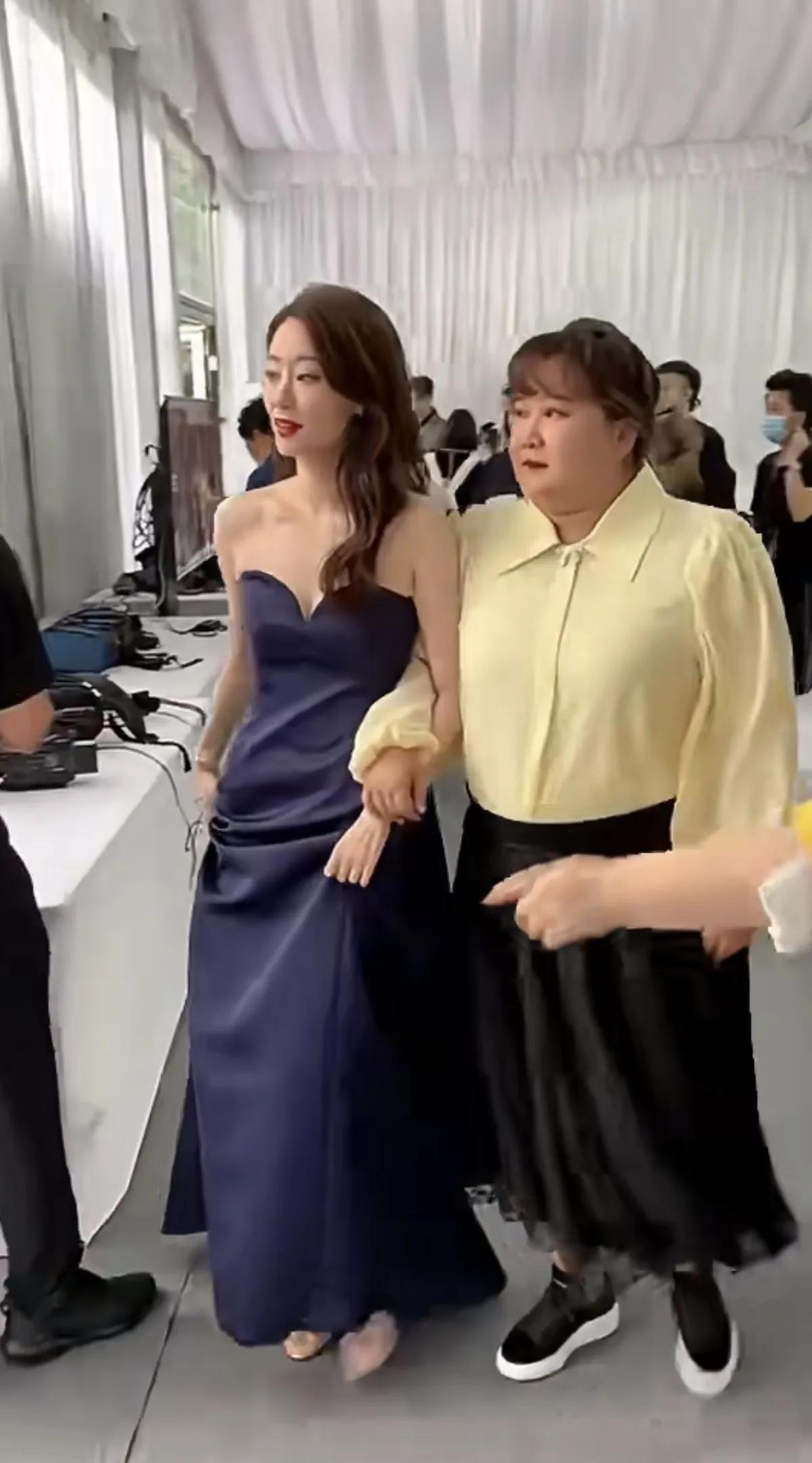 在大众的记忆中，贾玲曾是那个圆润可爱、自带喜感的喜剧女王，胖乎乎的模样是她独特的