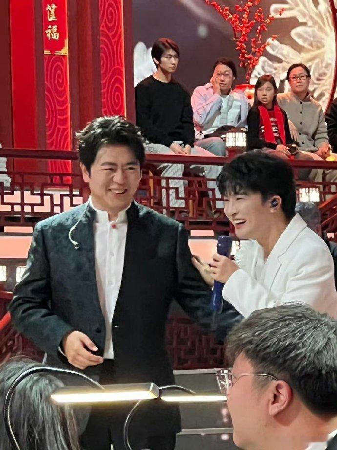 朗朗带周深回辽宁春晚过年了辽宁春晚真的被辽视春晚的诚意打动了，郎朗周深的顶配组合