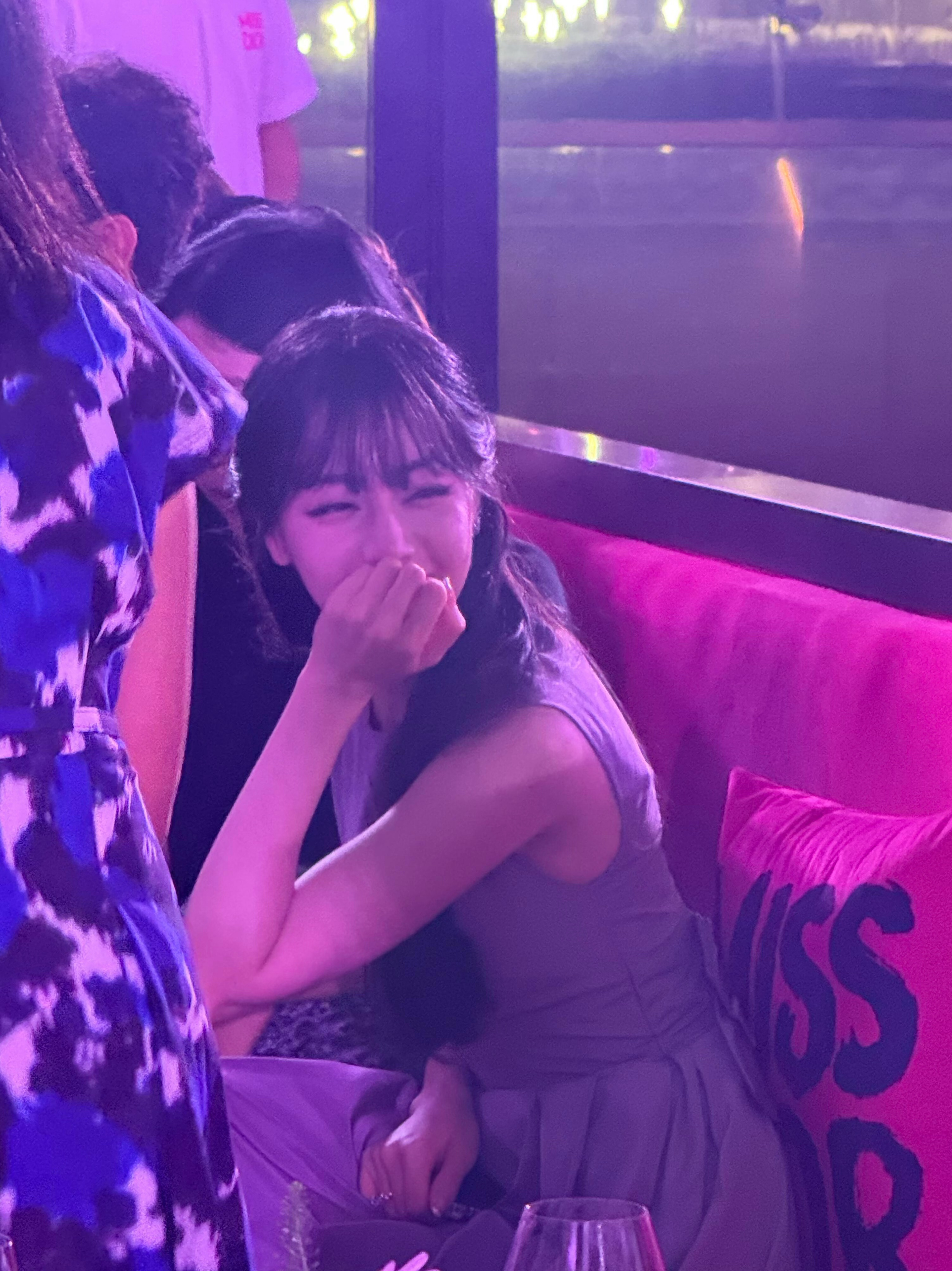 这个迪丽热巴美而萌之[么么哒] ​​​