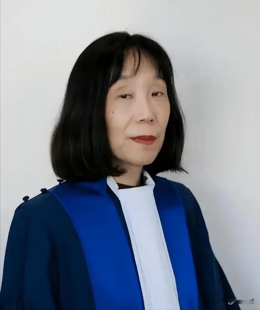 大女主难了！

俄罗斯通缉她，美国又要制裁她，连她自己的祖国女首相，面对盟友对其
