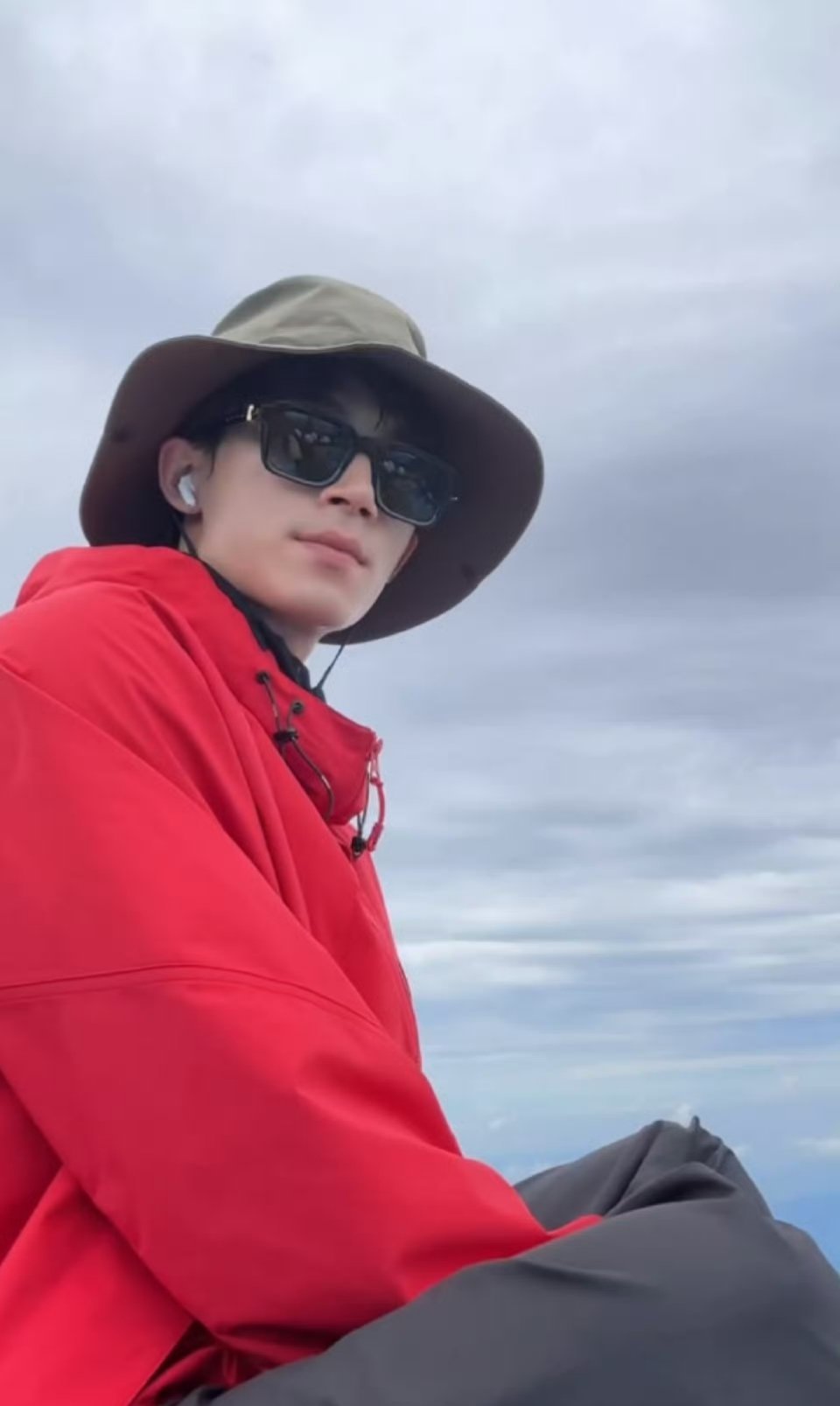 王星越山顶直播，运动感好强！ ​​​