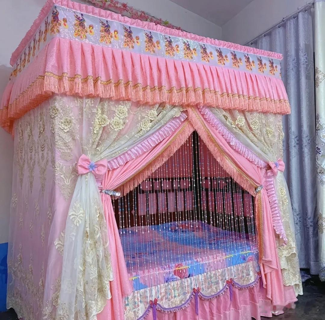 天呐，这个床我简直是睡不下去。去亲戚家留宿了，把我安排在这个床上睡觉，我都不敢爬