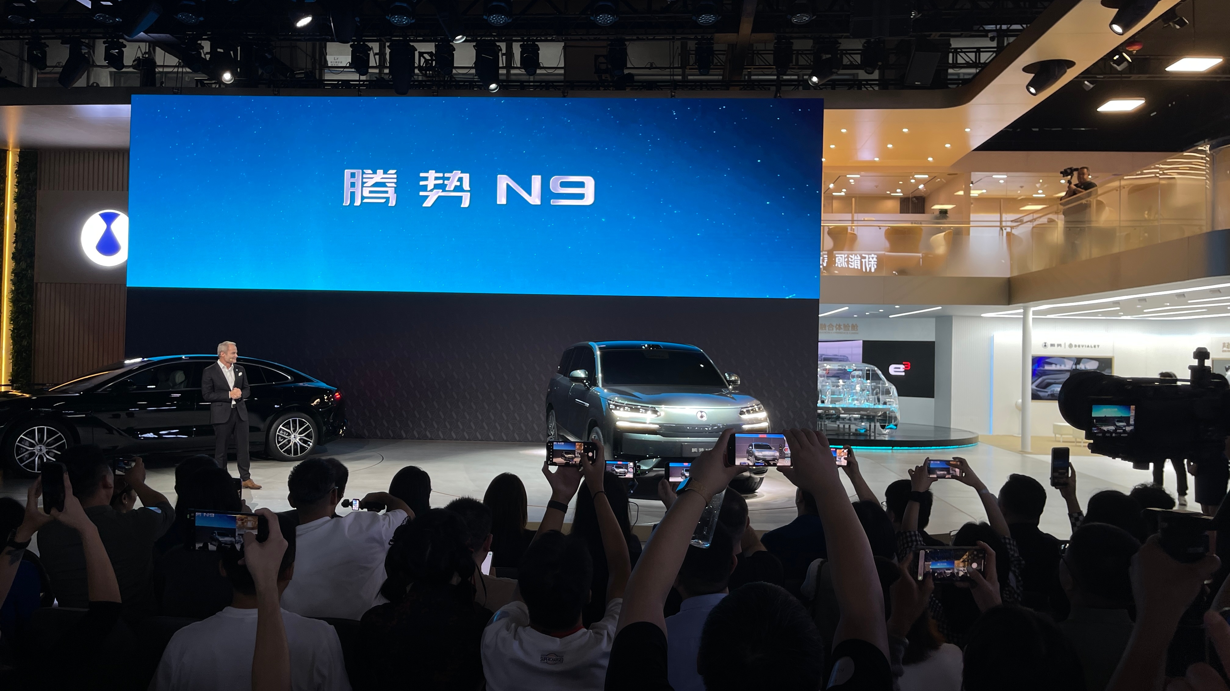2024广州车展   腾势N9在2024广州车展完成正式亮相，新车定位大型SUV