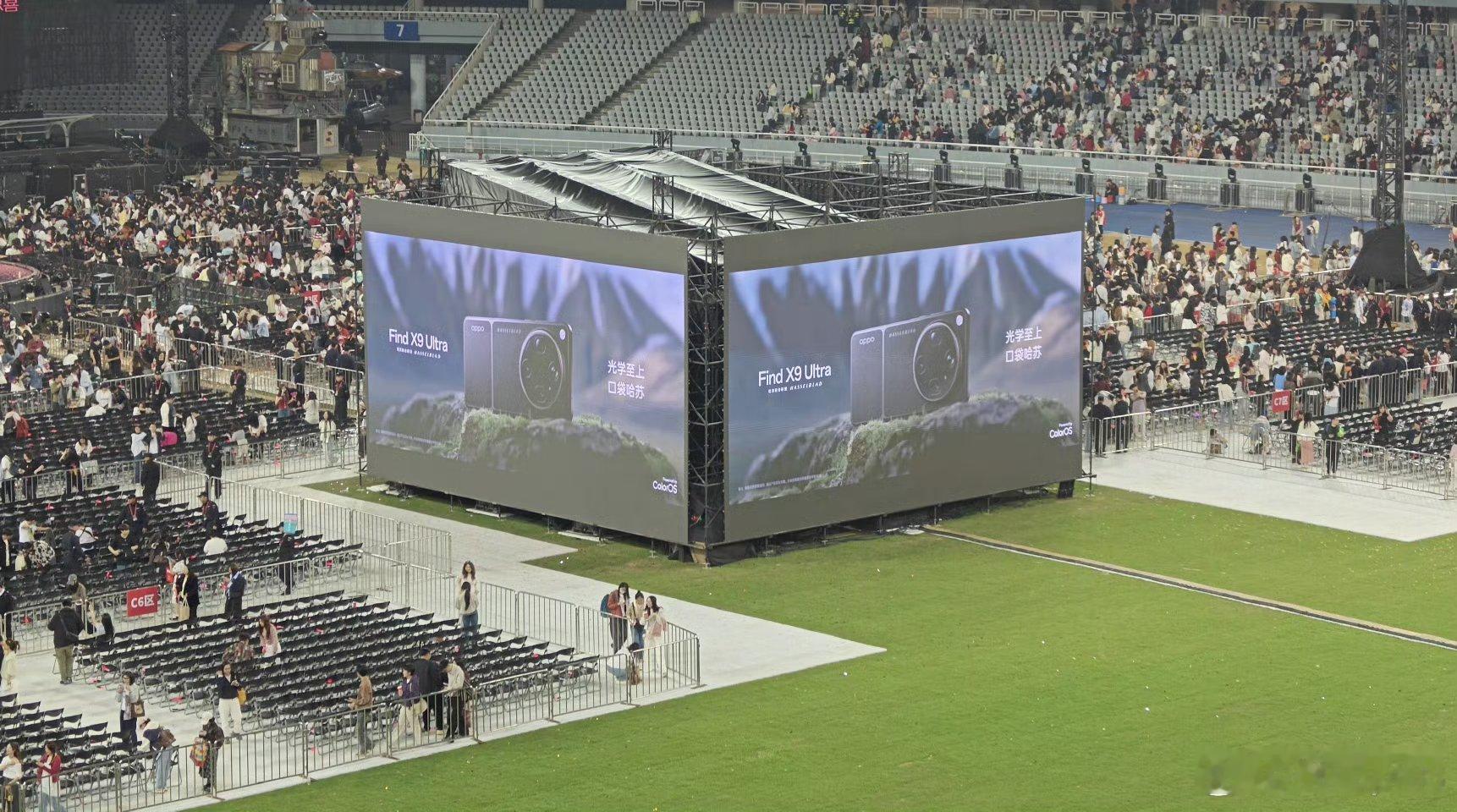 新一代演唱会神器OPPO Find X9 Ultra，哈苏10倍光变天眼长焦，拍