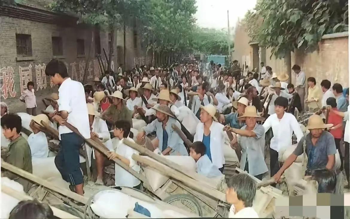 有经历过这种场面的吗？九零后可能都不记得了，我记得最后一次是跟爷爷赶着排子车往乡