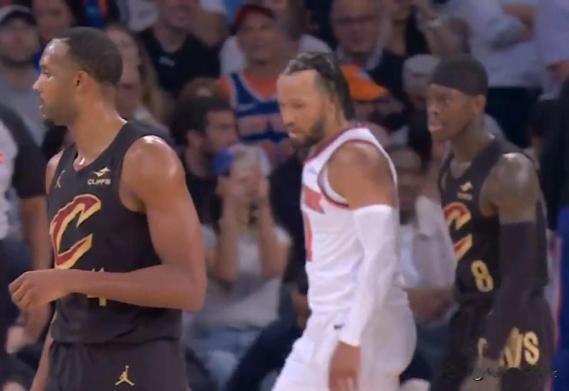 NBA东决G1实时战况，米切尔16分，布伦森14分，骑士半场领先尼克斯2分！北京