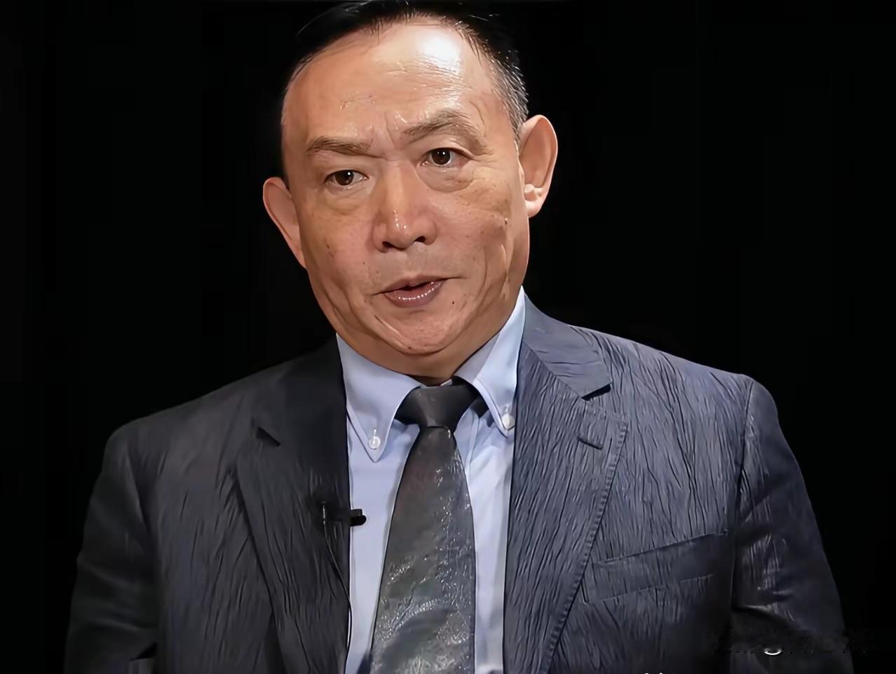 卢麒元：咱们出口赚的巨额顺差没有及时回家，等于事实上的大规模资本输出（走资）。钱