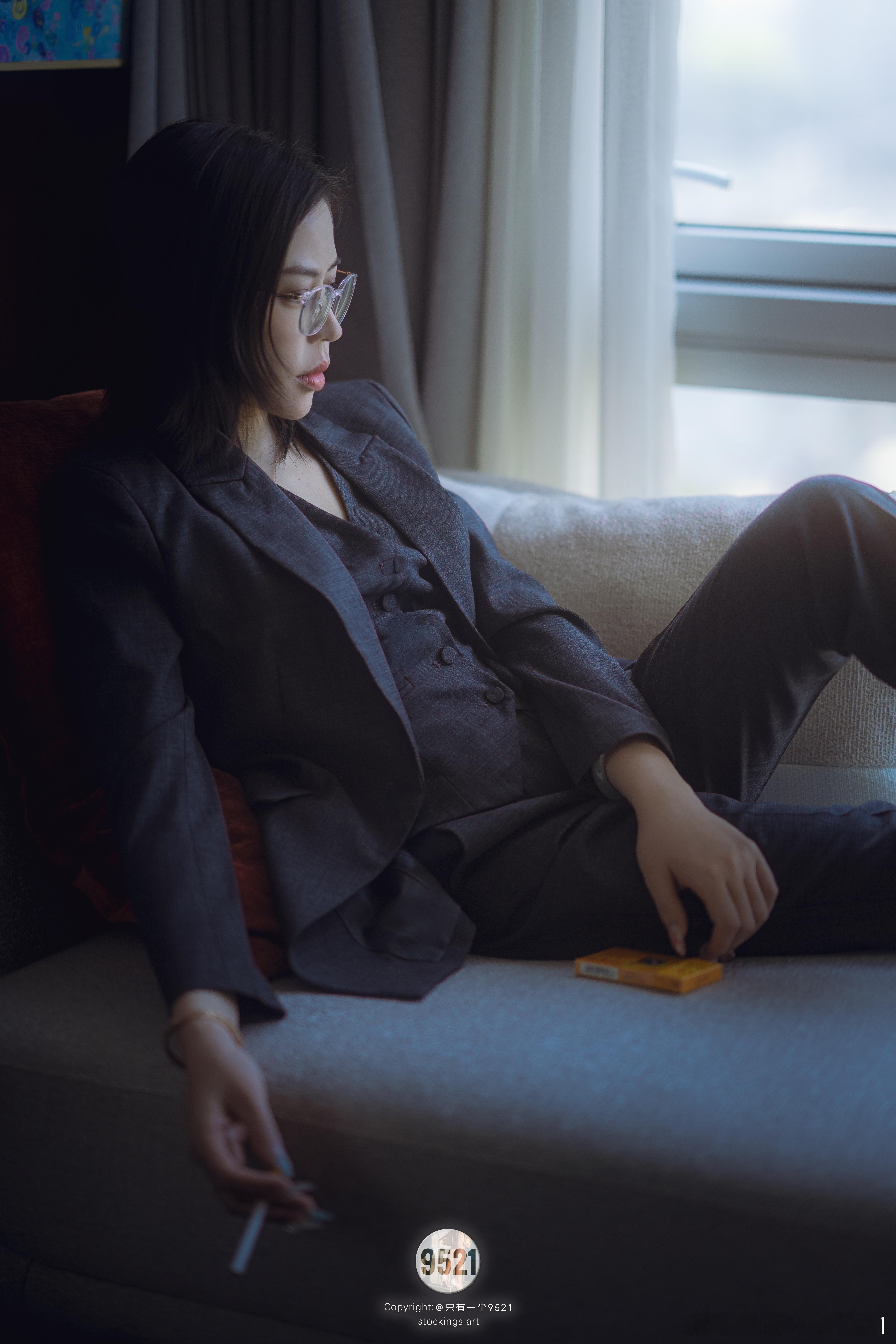 超薄秋裤真奇妙[超话]   不会🚬，摆拍 
