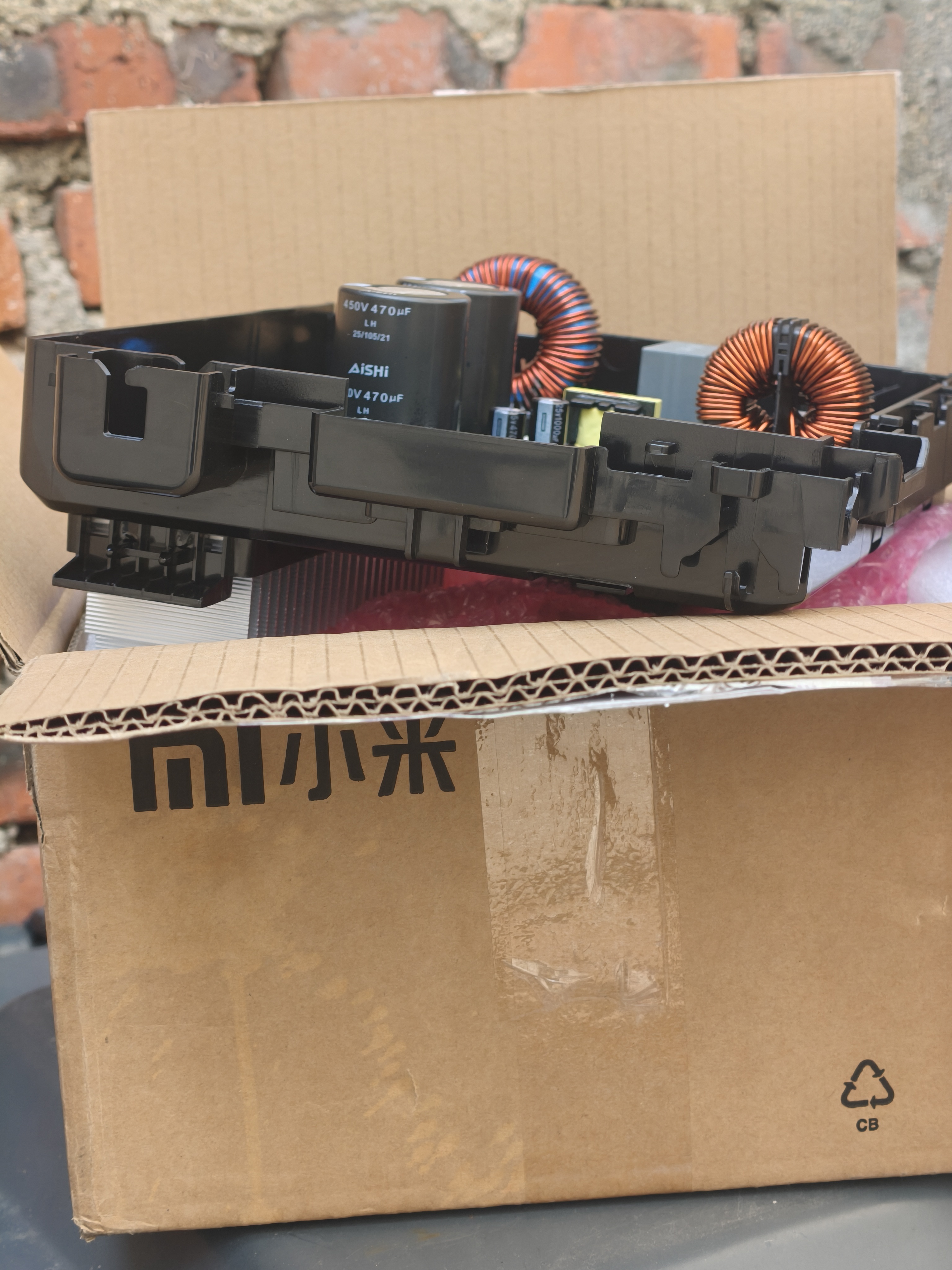 民宿又修小米空调了，问题是不制冷，师傅来检测后说电路板坏了需要更换。等了几天，结