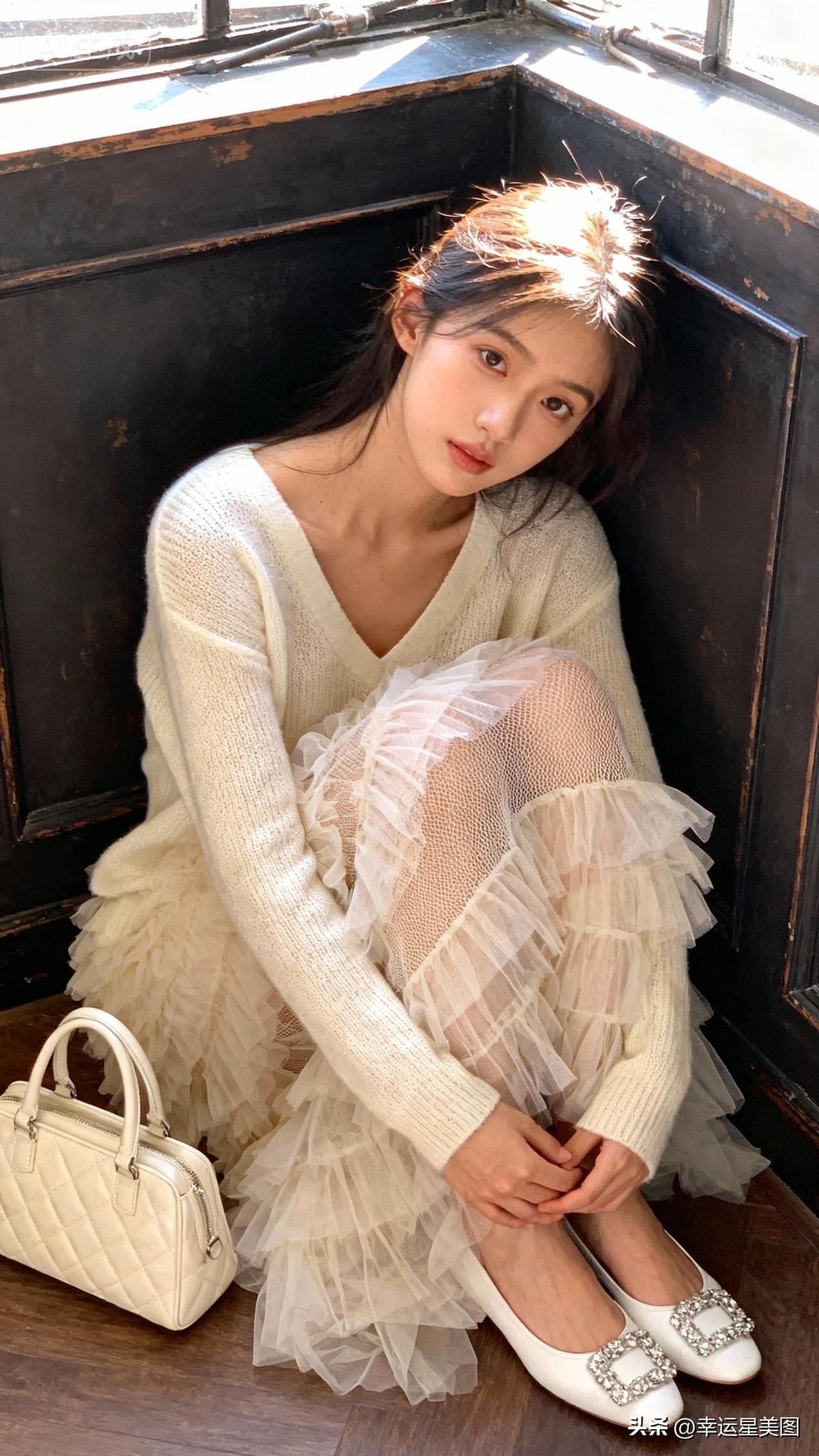 甜美少女风穿搭，白色毛衣搭配网纱裙，温柔又梦幻！💕