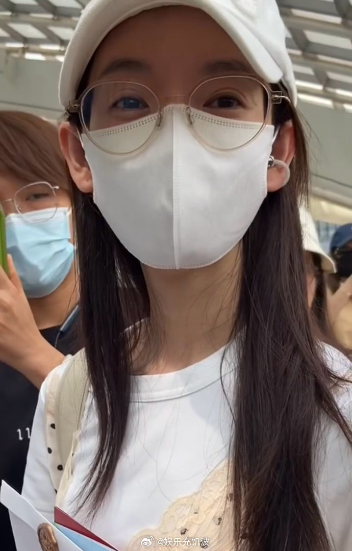 陈瑶眼睛肿了陈瑶眼睛哭肿了！陈瑶眼睛哭肿了陈瑶长沙出发北京