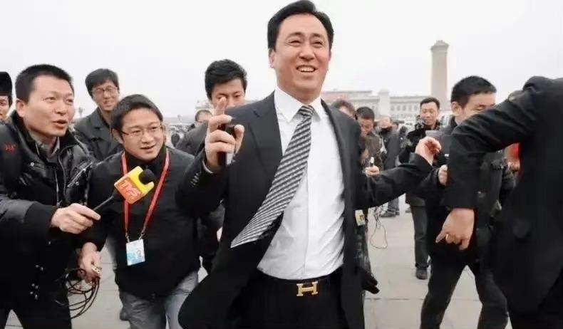 #恒大#十多年前我搬家时找了个给企业的搬家的公司，车辆都是拉大件的机械设备等大型