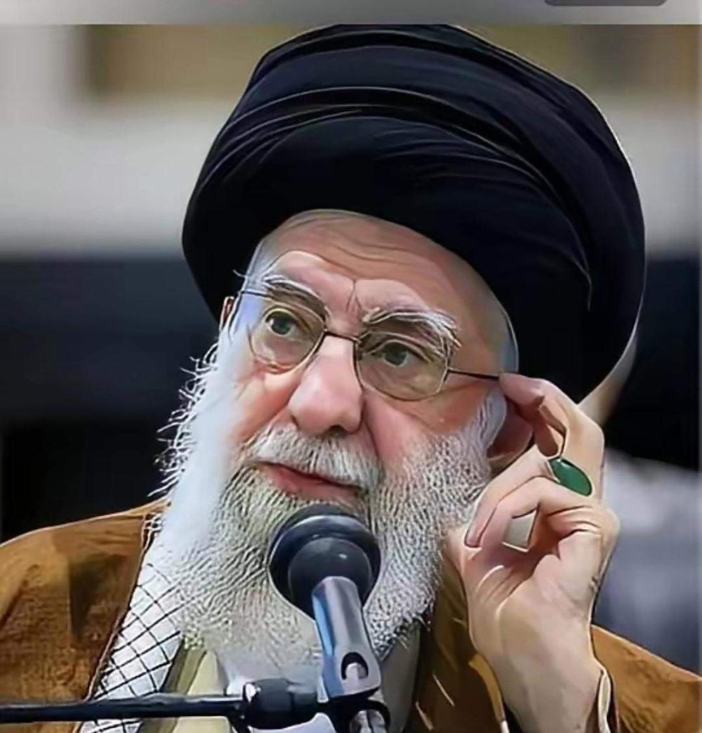 哈梅内伊现身伊朗庆祝活动 
       哈梅内伊既未如传闻般藏匿起来，也没有像