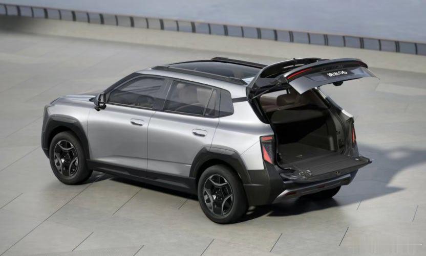 汽场全开大v聊车  最近许多新车型在尾门上使用天地门设计，例如领克900，极氪9