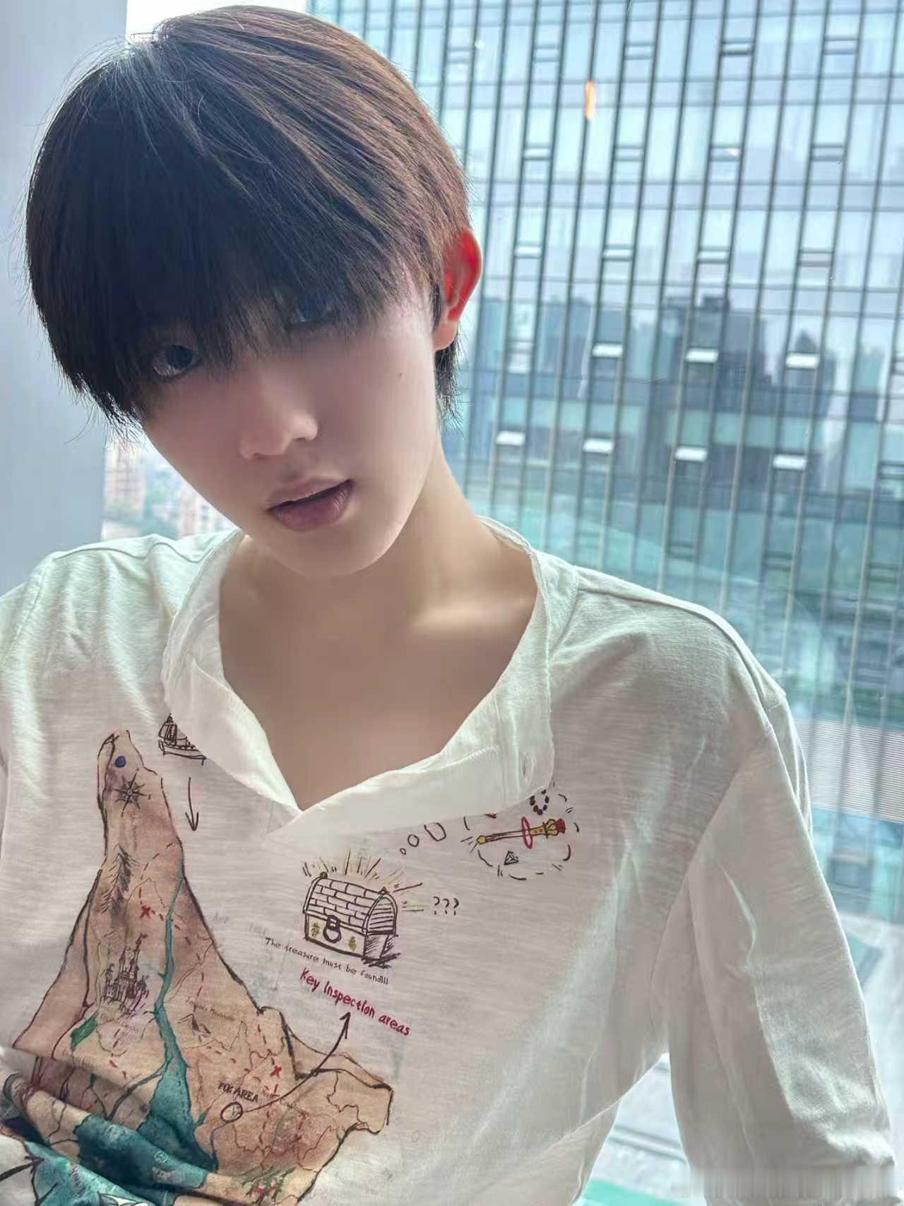 苏新皓和长沙度过一整个夏天苏新皓：长沙你好 我好像和你一起度过了一整个夏天 ​​