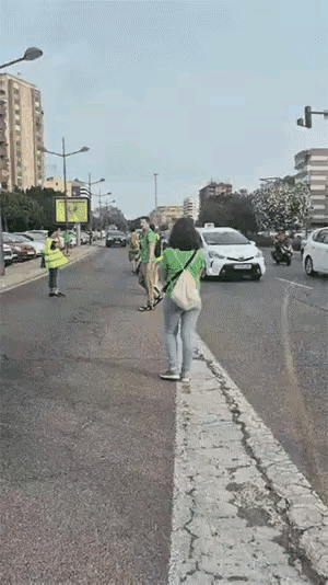 这也是国外“民主”的一种形式，一视同仁