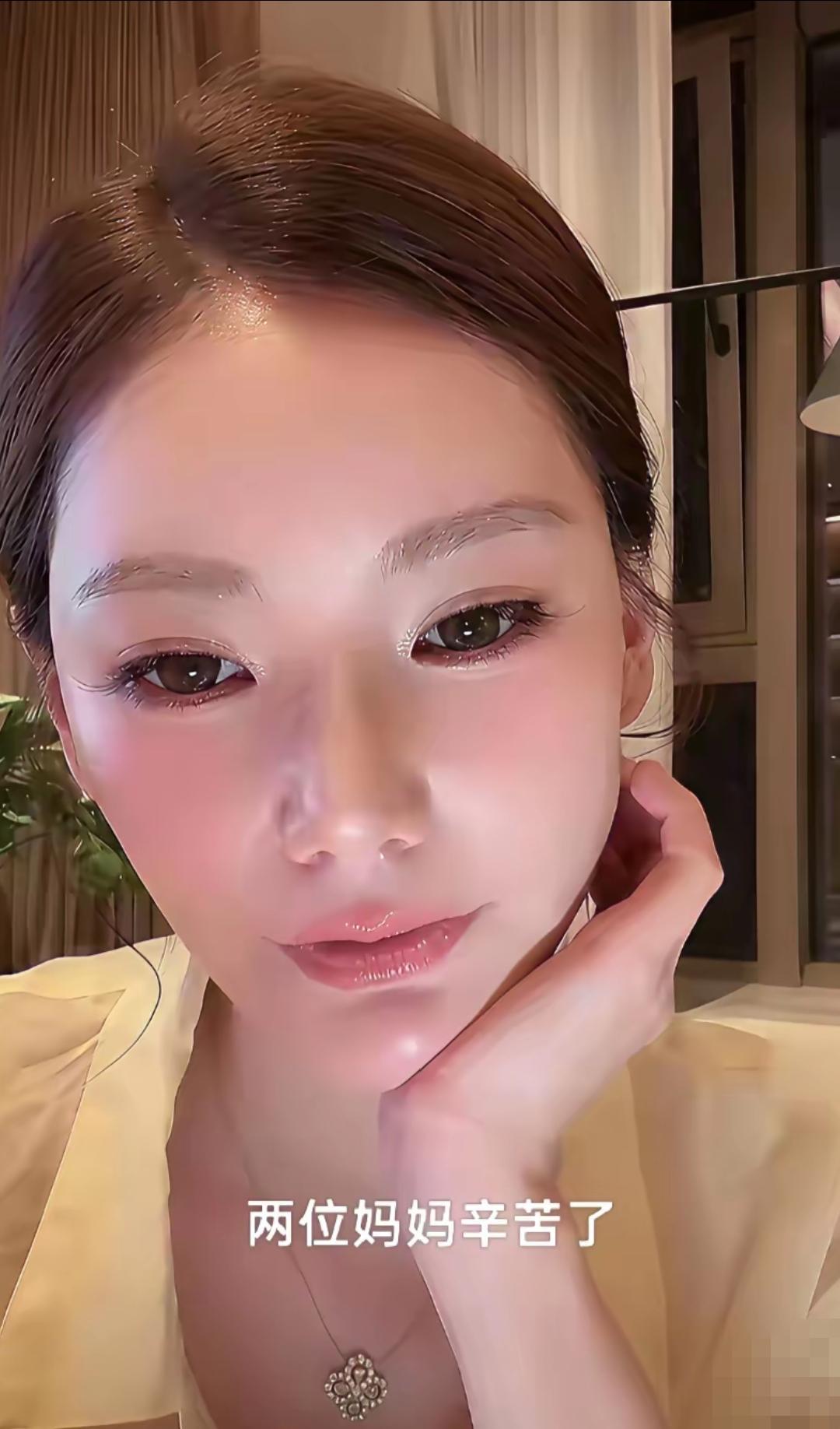 马筱梅总算说了句让所有粉丝都爱听的话：马筱梅说“两位妈妈辛苦了”！