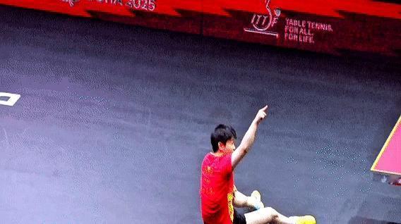 多哈打完，王楚钦把“双打王”的标签撕得稀碎。
 
4比1踹翻雨果，首捧男单杯，干