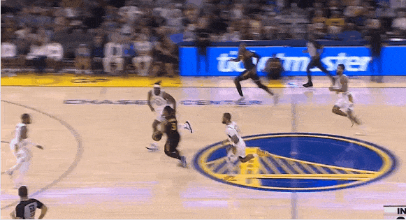 三不沾！波姐你真当不了库里！
在今天NBA常规赛勇士对阵步行者的第三节比赛中，波