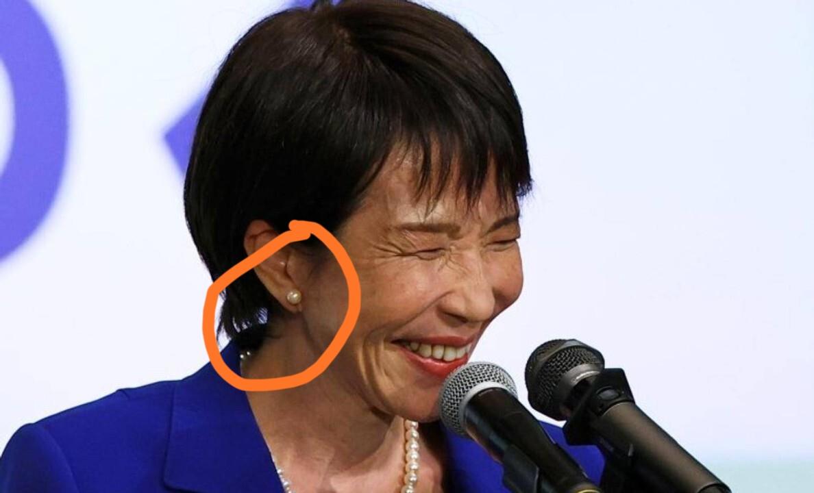 高市早苗言行和举止都十分奇葩！时刻提防她是应该的！

一64岁奶奶级老人了，每天