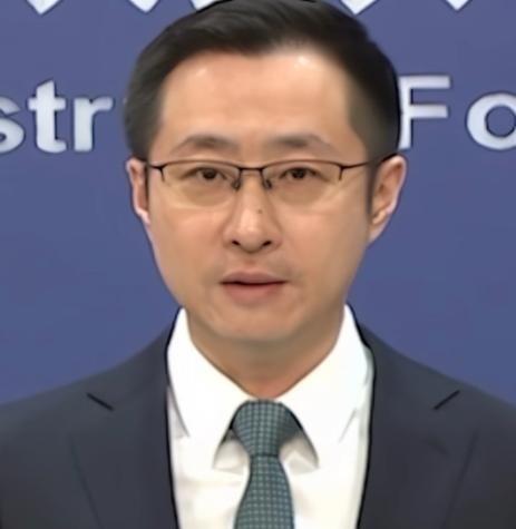 万万没想到，穆杰塔巴政治智慧太高了！美军刚暂停对伊朗军事打击，穆杰塔巴马上打出王