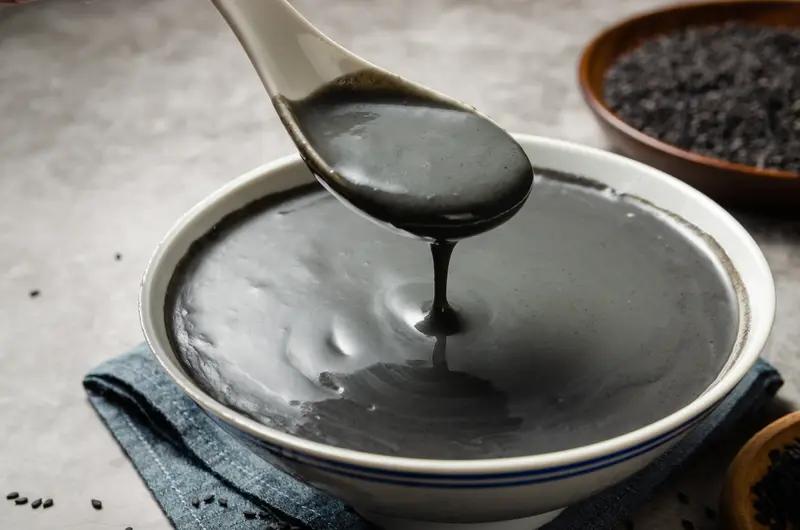 黑芝麻糊第一配料不黑芝麻
近日该网友发现，配料表中排在第一位的并非黑芝麻，而是包