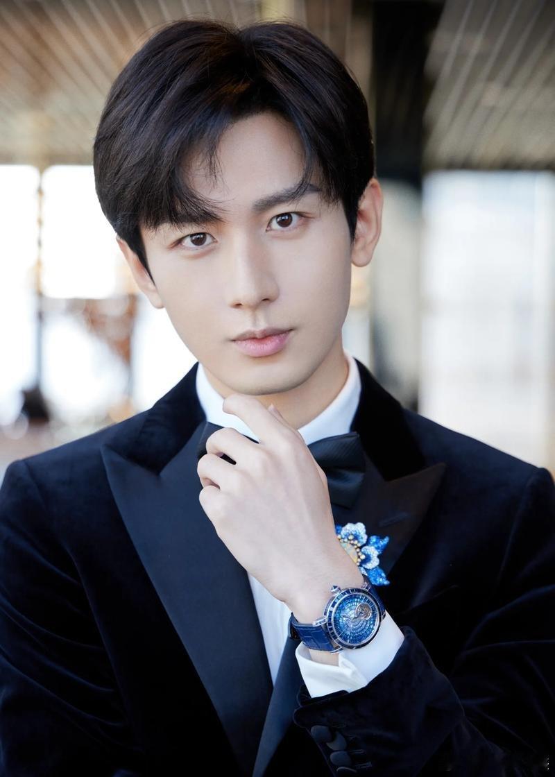 《微博之夜》盛典 2月5北京出席嘉宾：成毅，期待吗