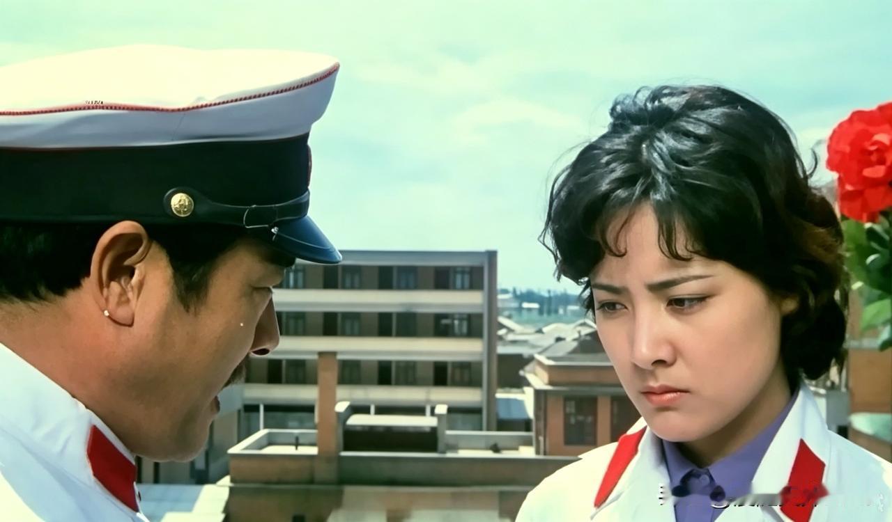 一个朋友说这是和刘晓庆演《火烧圆明园》和《垂帘听政》的那个女演员，我觉得不是，只