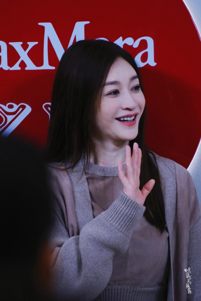 谁是最美的女星
李小冉超美活动现场，可爱又美丽！