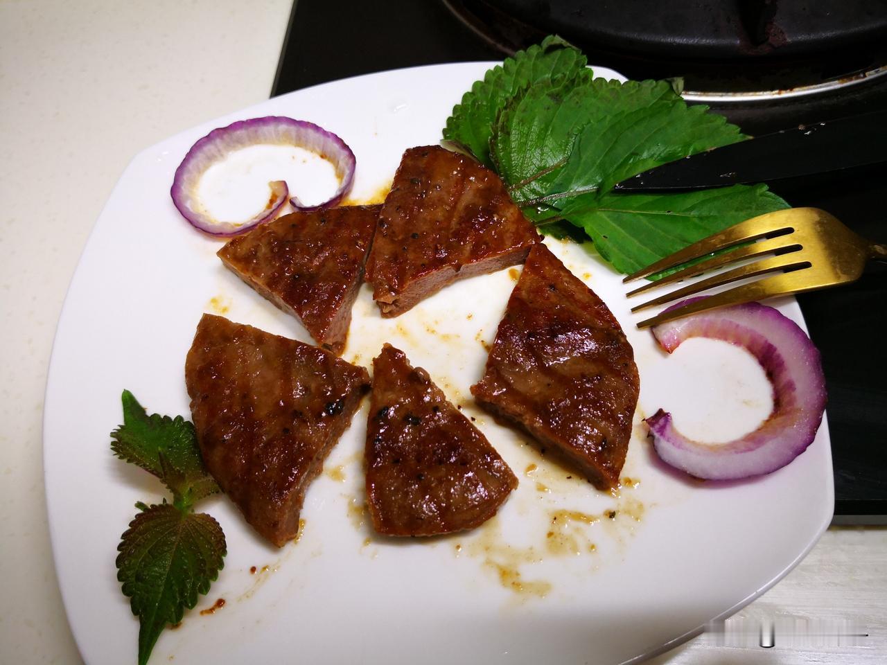 #9月吃什么##美食测评团##三禾高颜值锅具#
【牛排就应该这样吃！！！】
牛排