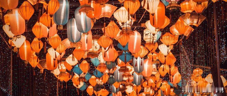 给银发一次慢旅行的尊严：携程数据显示，60岁以上用户人均订单金额90后高32%，