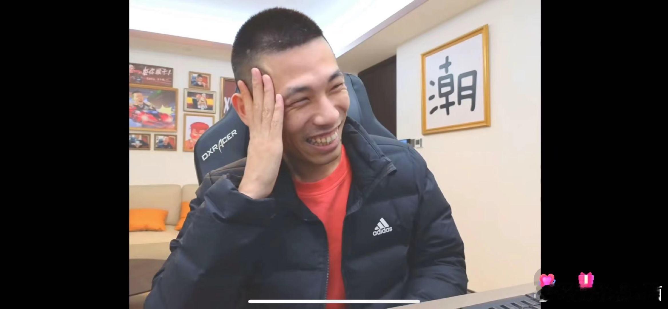 xxbb顺利开播，有什么想问的快发弹幕呀！！弹幕问：轻舟已过万重山？xxbb：还