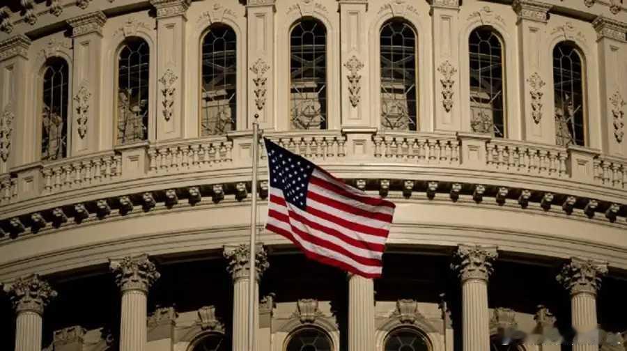 前共和党参议院领袖米奇·麦康奈尔直言特朗普的和平计划更像是在取悦普京，而不是追求