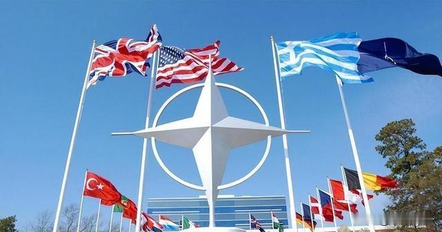 一旦蒙古国加入北约，下场比乌克兰还惨，中俄不出兵就能把它锁死。蒙古要是真走极端，