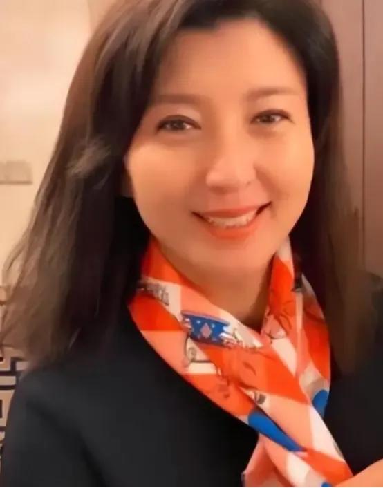 2015年，闫学晶和相爱几十年的丈夫林越离婚，不久后就嫁给马卫东，但是让她没想到