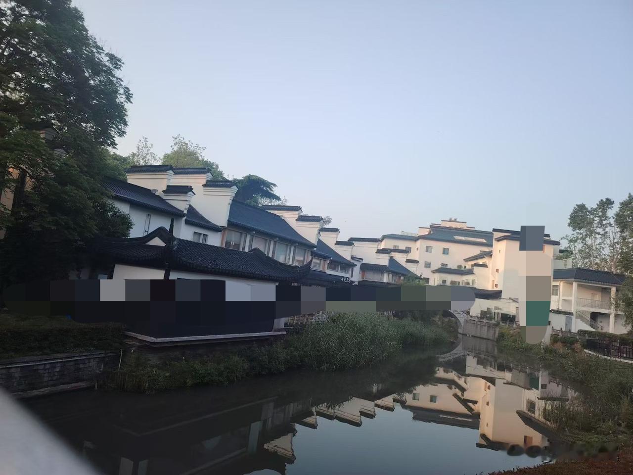 【小对联】
上：……？
下：尽头。