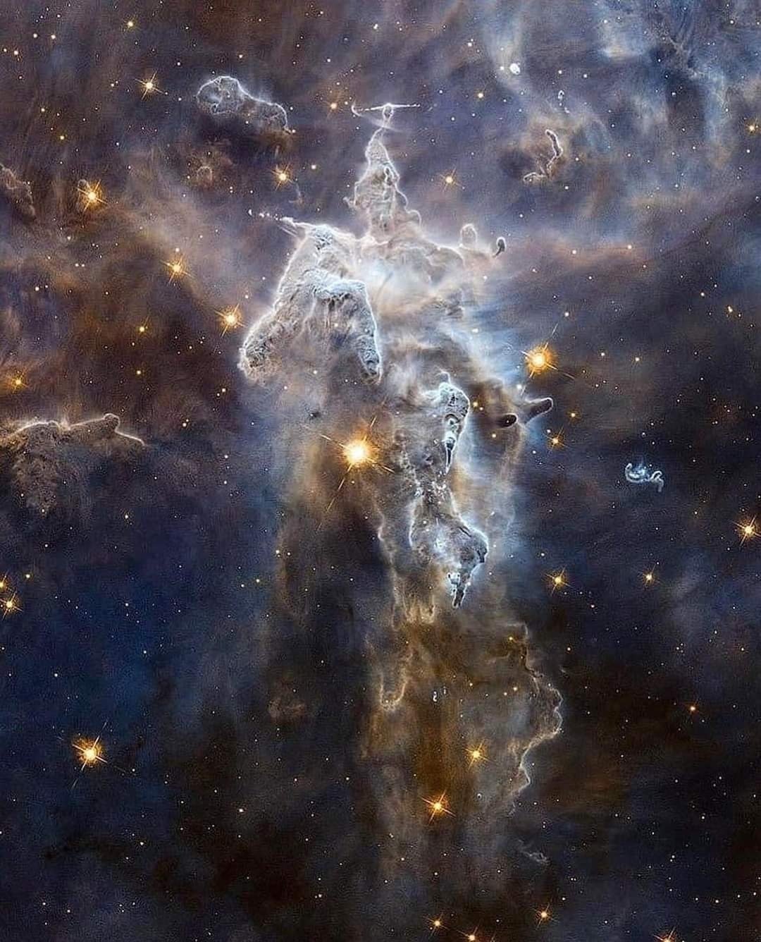 #每天一天文图# 船底座星云，距离 7500 光年。 ​​​