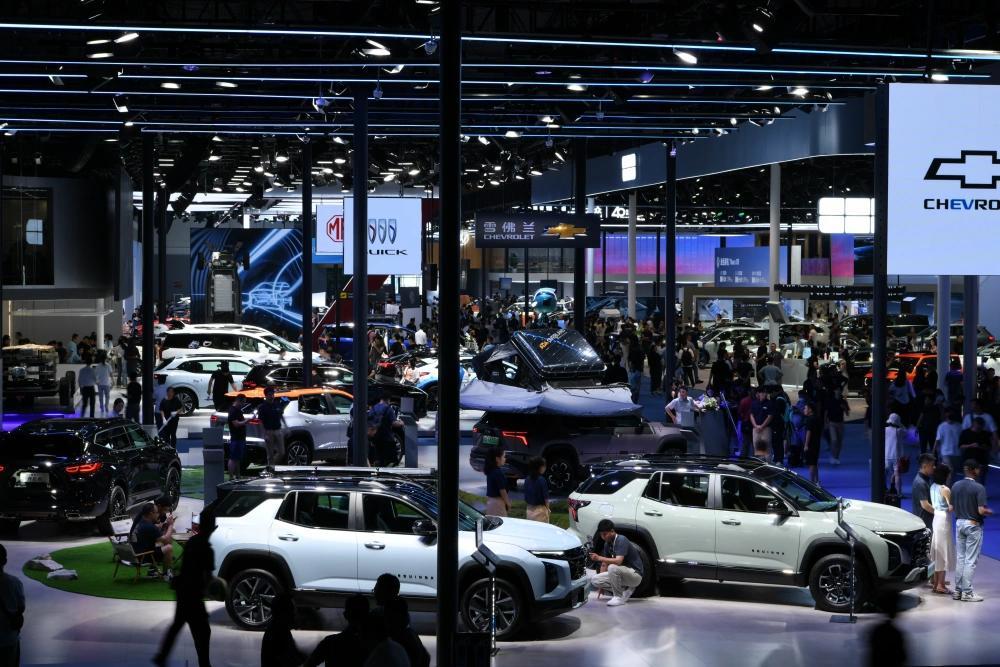 2025成都国际车展今天是热闹非凡，多款新车闪亮登场！这里介绍问界M7。

全新
