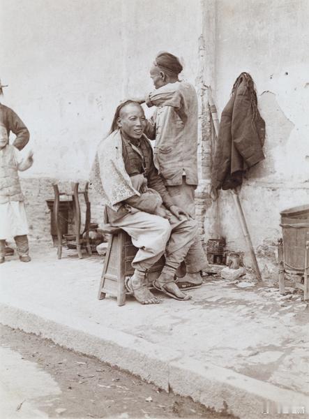 街头理发师，1910年 ​​​