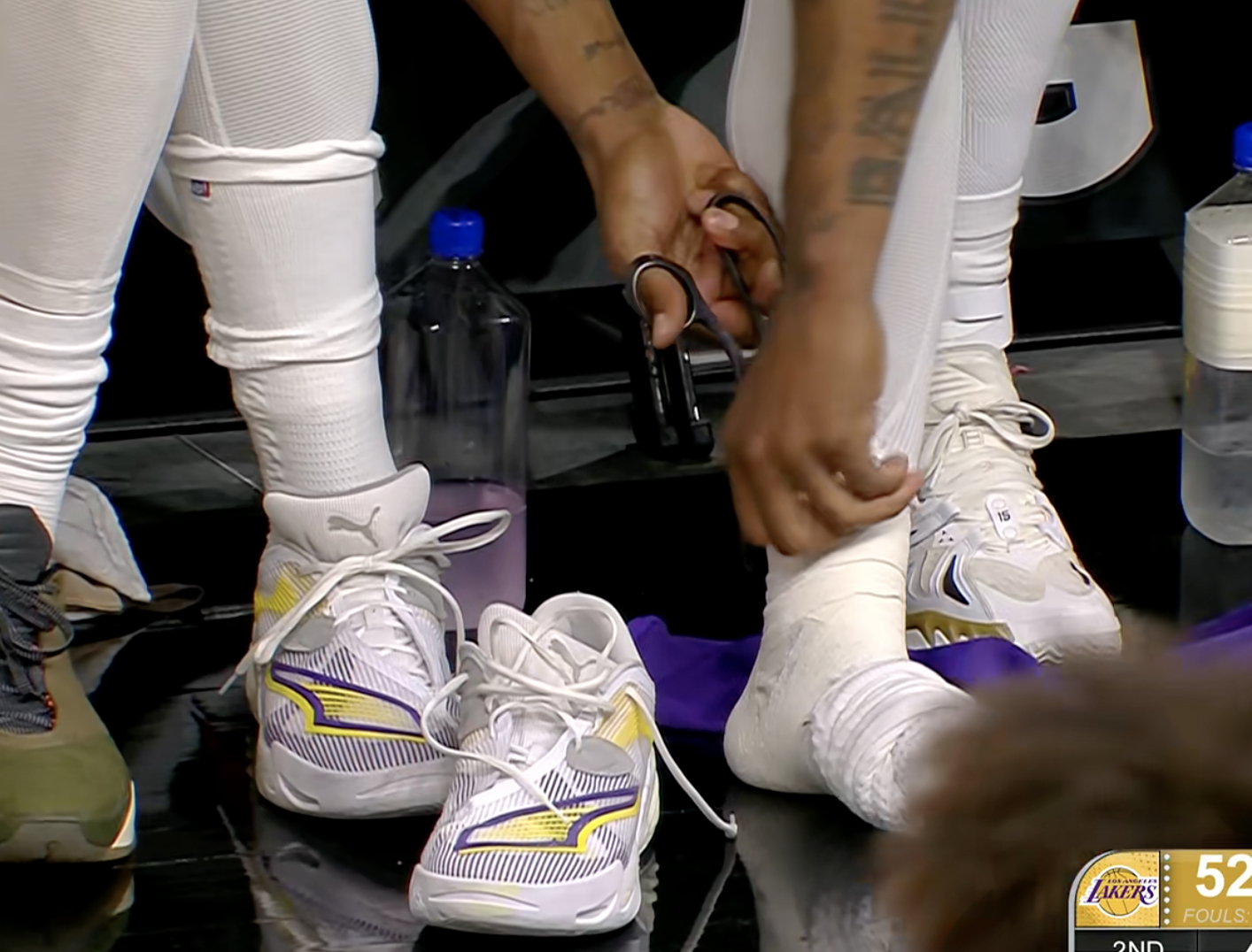 斯玛特把护具拆了，今天没有出手，只拿到1次助攻 ​​​​