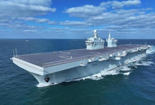 南海对峙常态化的关键
藏在中国造船厂里
2025年中国造船完工量占全球56%，年