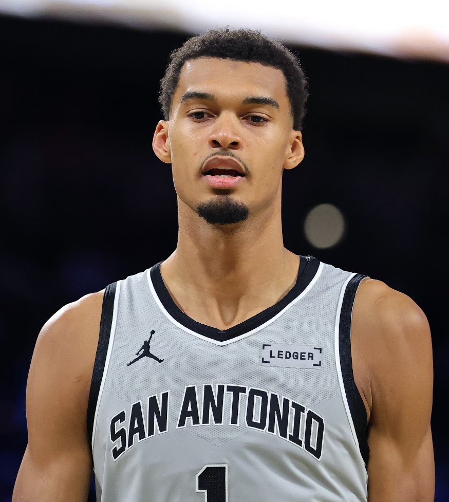 米奇·约翰逊确认，今天面对奇才队的比赛，文班亚马将继续受到出场时间限制：“这是一